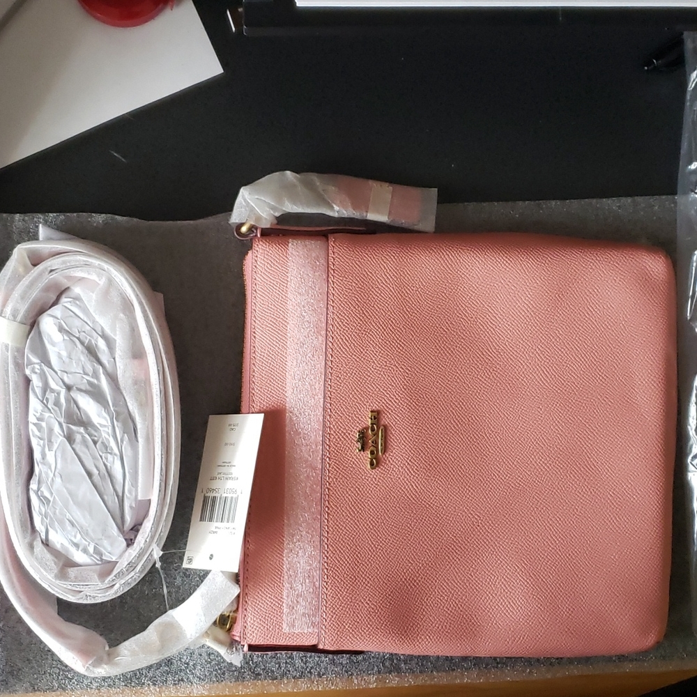 Brand New Coach Cross Grain Leather Kitt Messenger Crossbody in Candy Pink